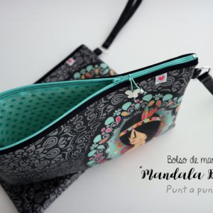 Bolso de mano o funda para tablet «Mandala Black» – en stock